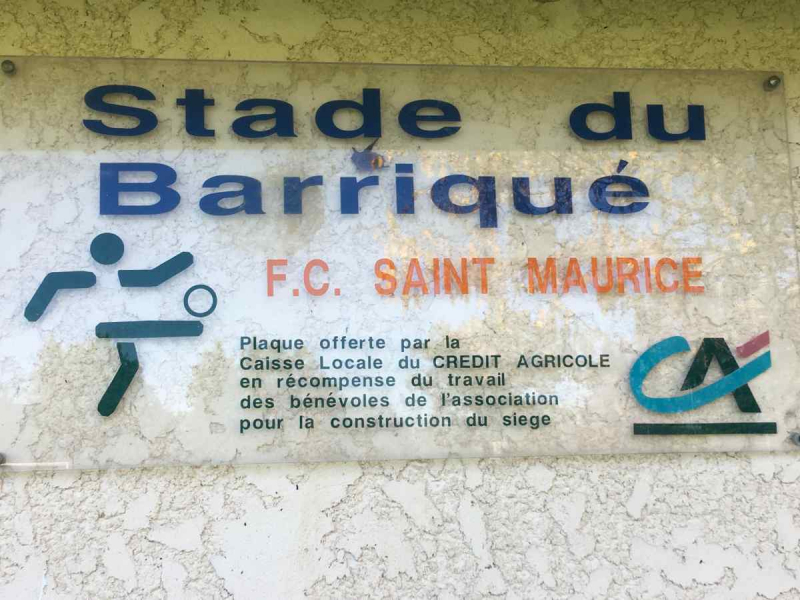 42e03ff122f2-Plaque-terrain-de-foot.JPG
